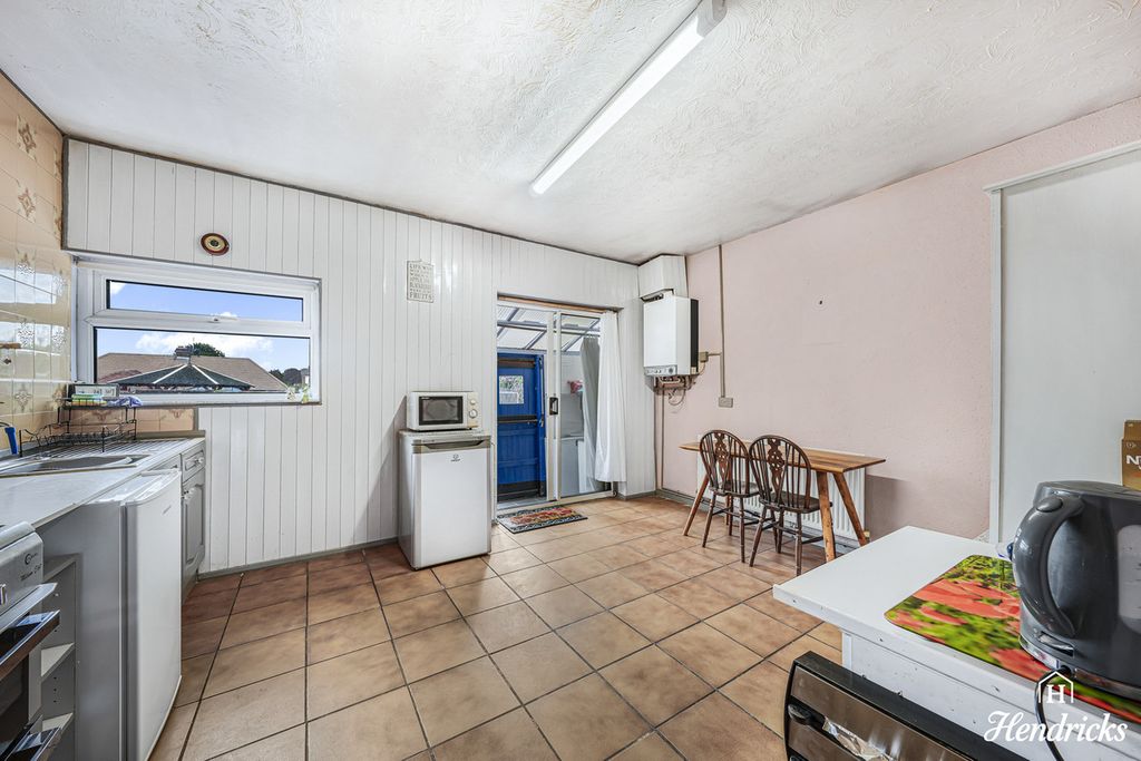 Property photo 3 of 27