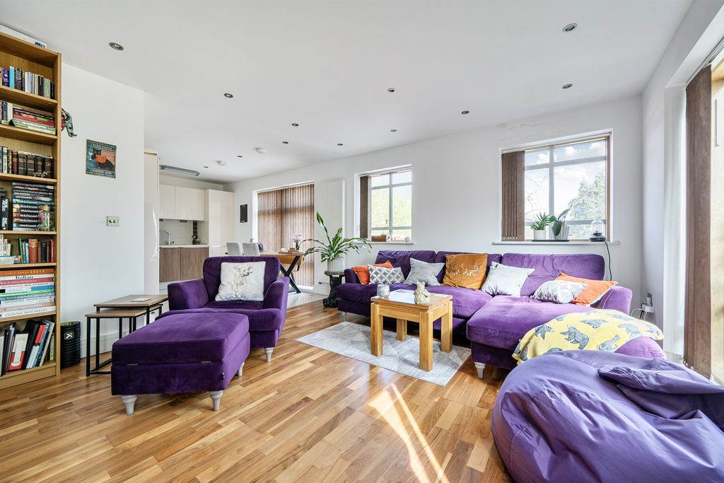 Property photo 3 of 12