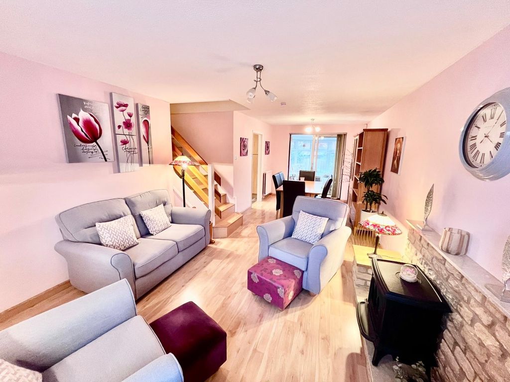 Property photo 2 of 21