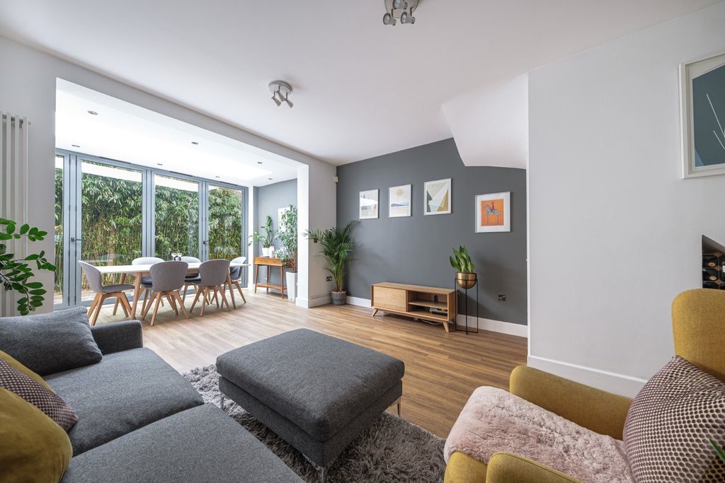 Property photo 2 of 29