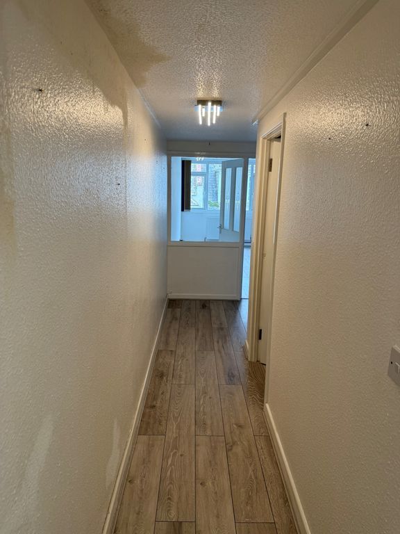 Property photo 2 of 8 Hallway