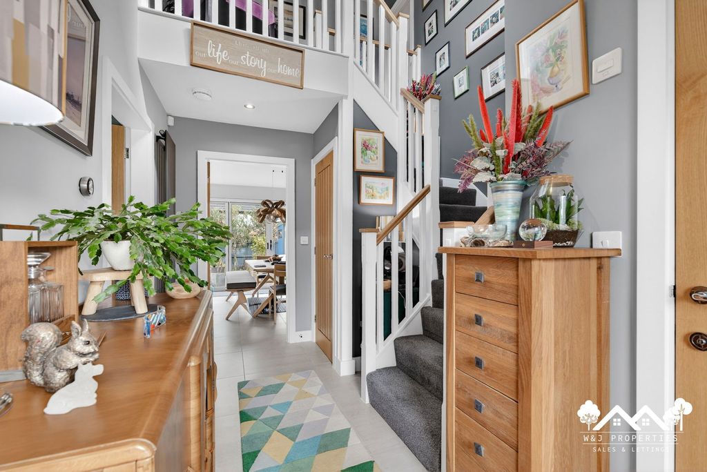 Property photo 2 of 41