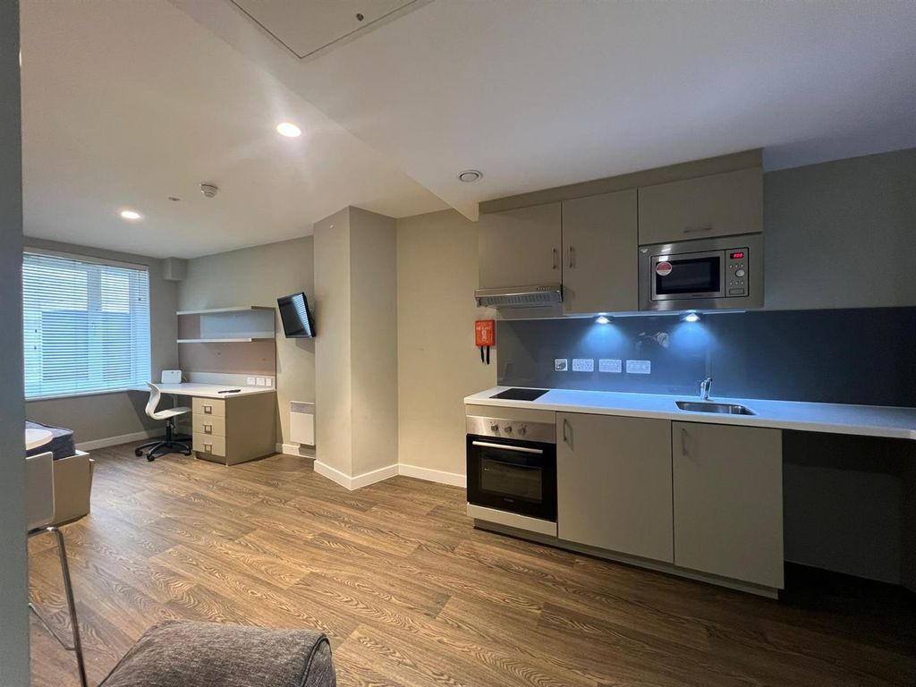 Property photo 2 of 8 117 Melbourne. .Jpg