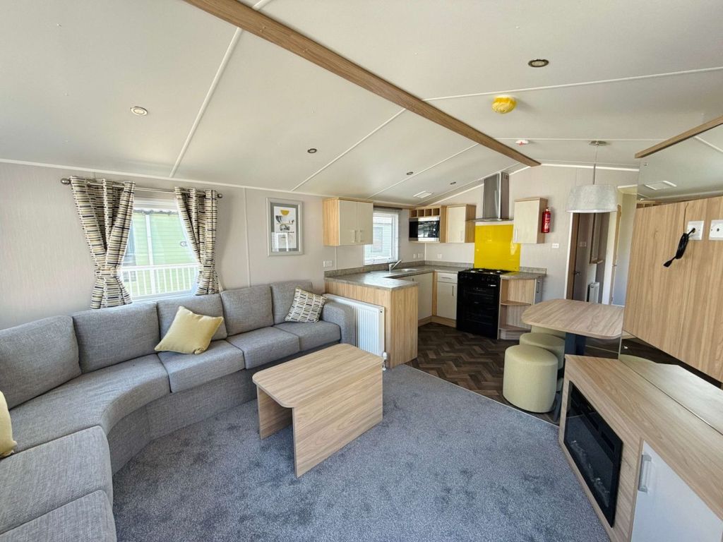 Property photo 2 of 6 Willerby Castleton 2.Jpeg