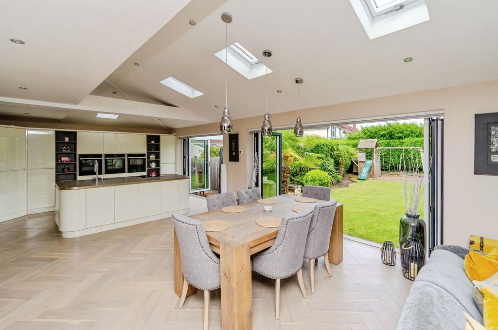 Property photo 3 of 20 Kitchen/Dining Area