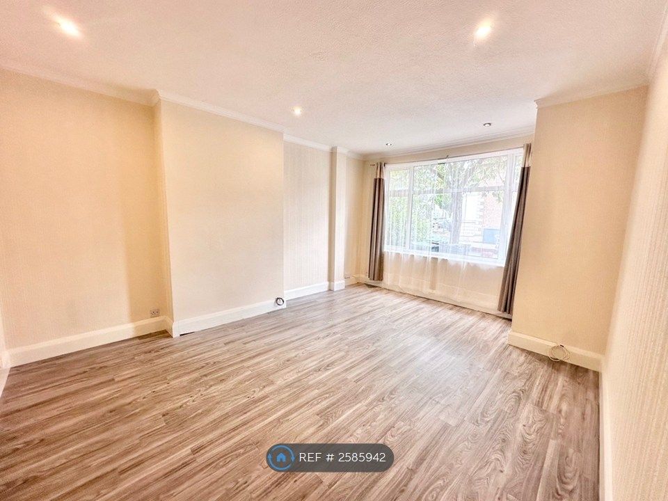 Property photo 3 of 10 Front Room / Reception 1
