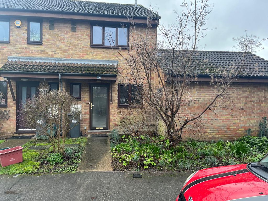 Property photo 1 of 8 Two Bedroom Semi-Detached House In Feltham