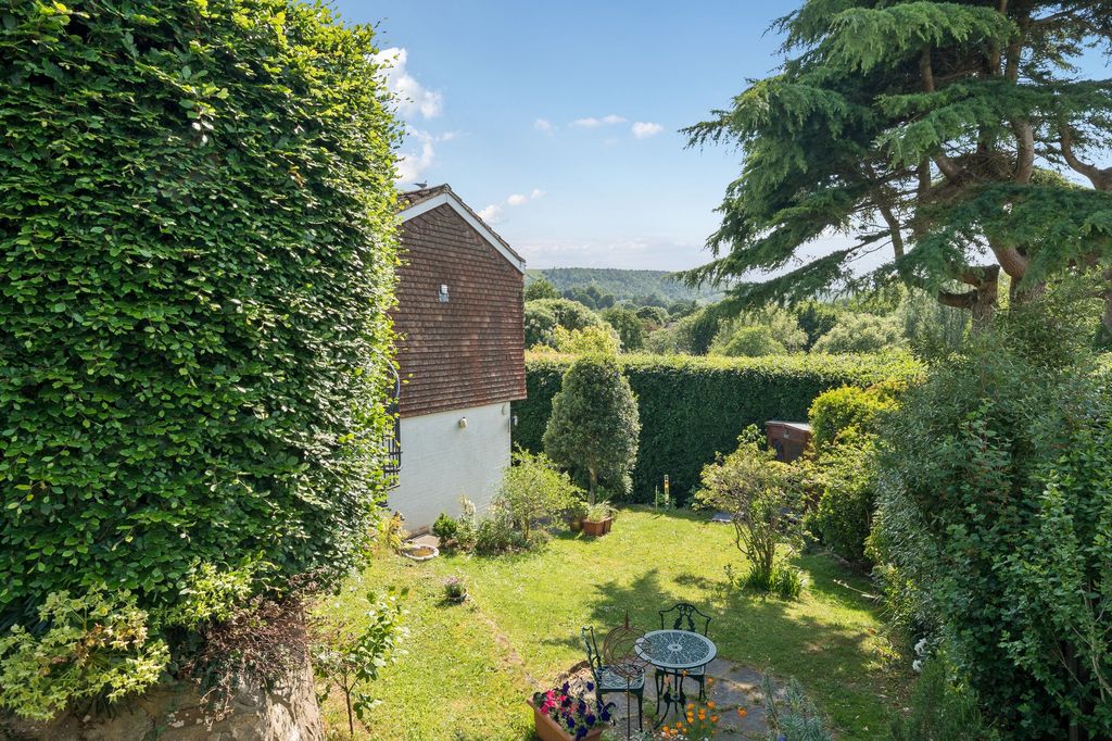 Property photo 2 of 27