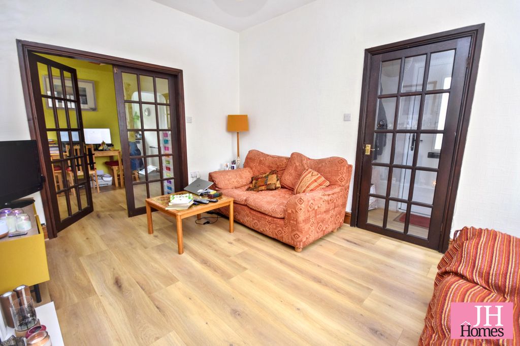Property photo 3 of 18