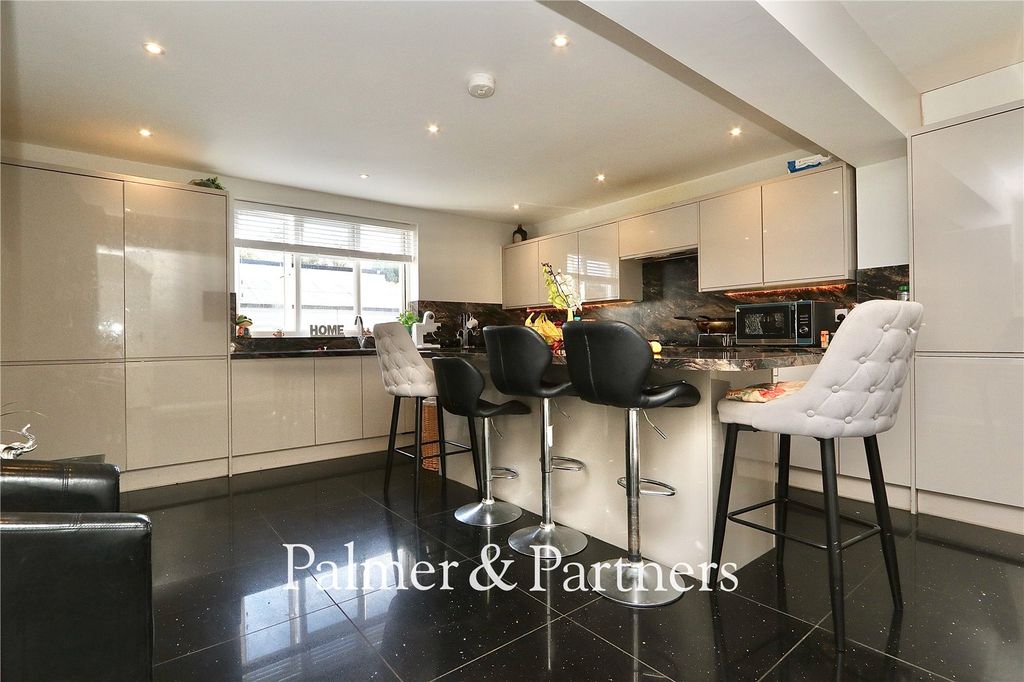 Property photo 3 of 25 Picture No. 06