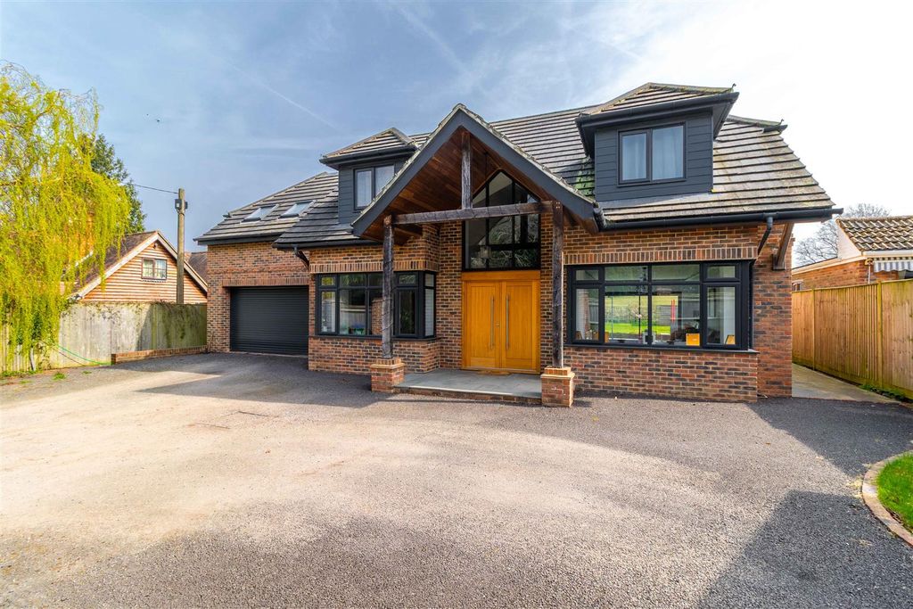 Property photo 1 of 32 Pearl-2.Jpg