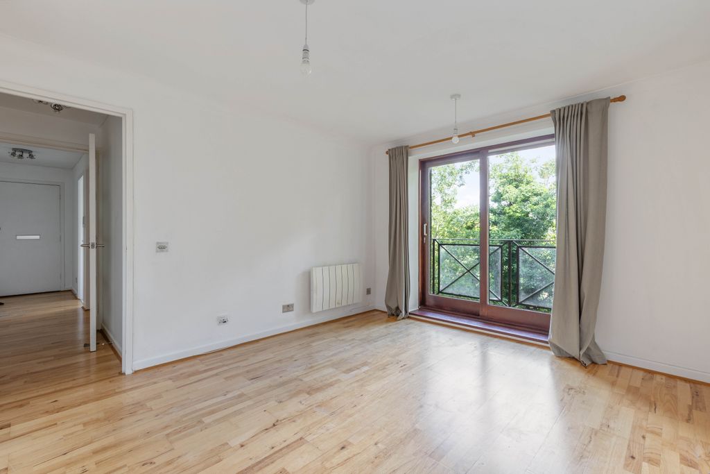 Property photo 3 of 9 14 Carlton Place, Se19 - 7