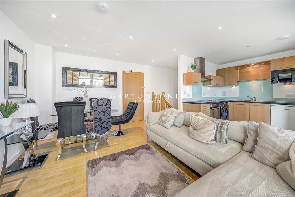 Property photo 3 of 16 Reception