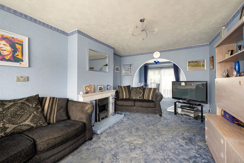 Property photo 3 of 15 Sitting Room