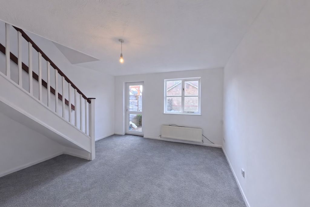 Property photo 2 of 7 Lounge