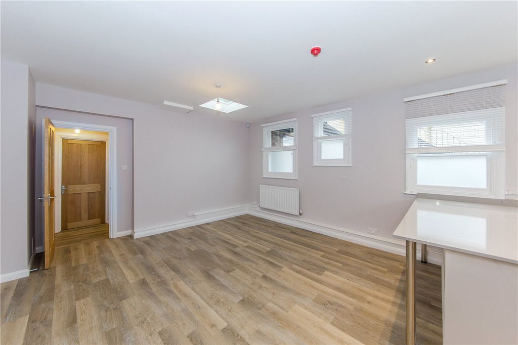 Property photo 3 of 6 Picture No. 10