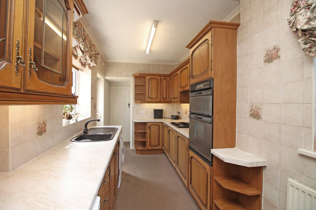 Property photo 2 of 28