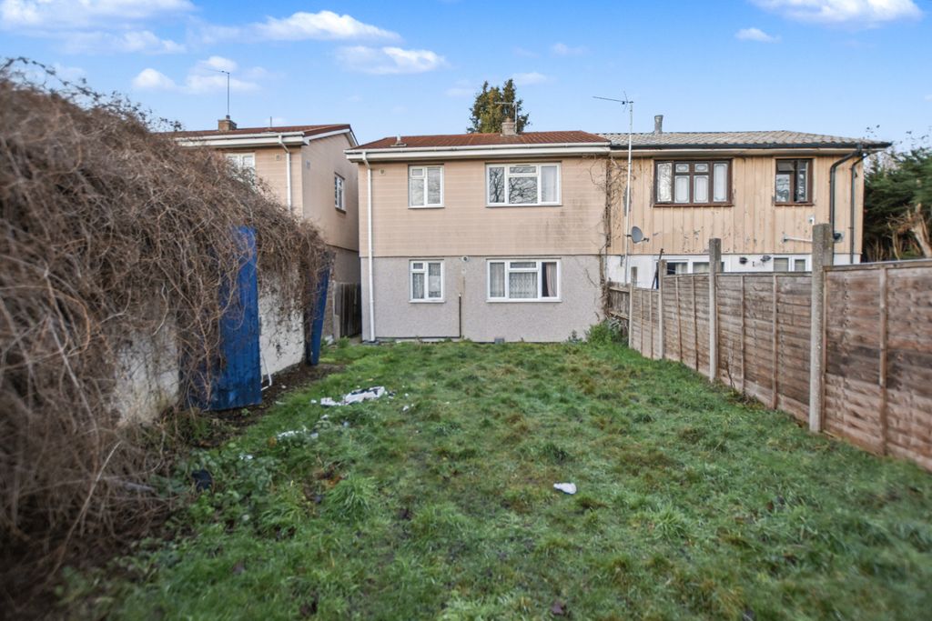 Property photo 1 of 19 40 Halcot Avenue, Bexleyheath, Kent, Da6 7Qb