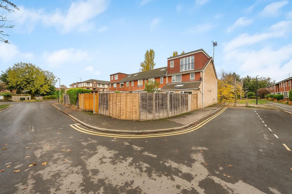 Property photo 1 of 17 Chatgpt Image Nov 11, 2025, 06_21_54 Pm (1).Png