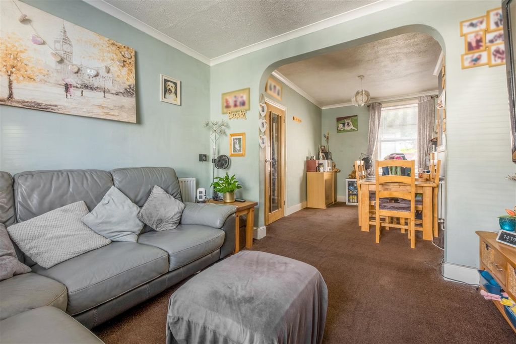 Property photo 3 of 17 Living Dining.Jpg