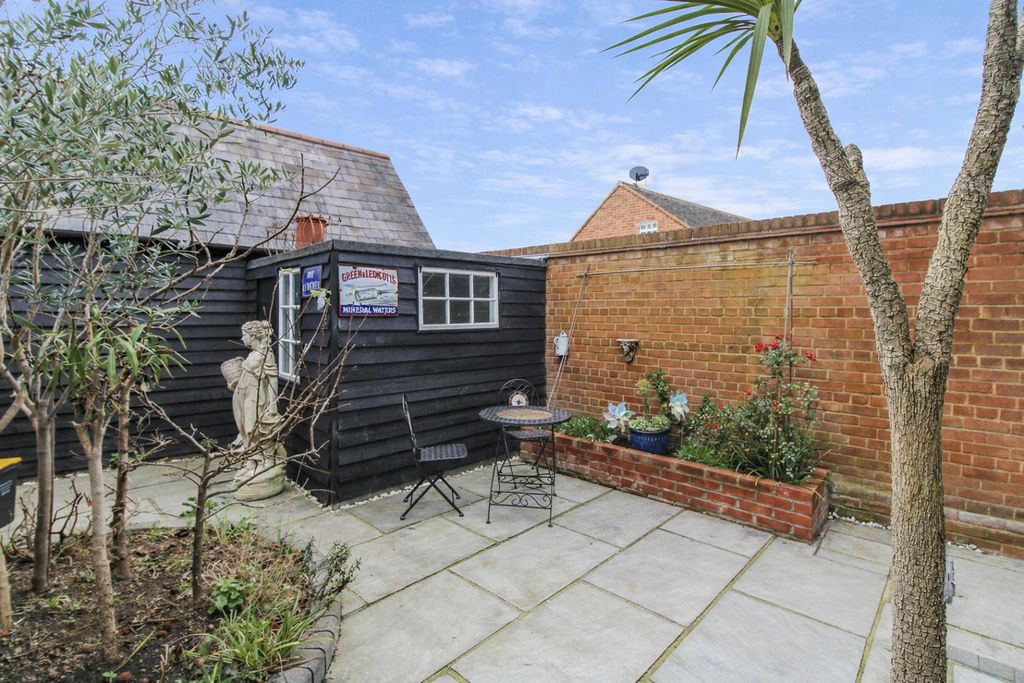 Property photo 3 of 13 Garden