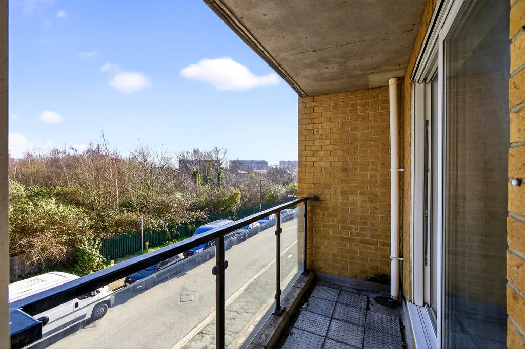 Property photo 2 of 20 Balcony