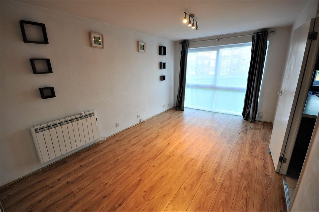 Property photo 3 of 7 Lounge/Diner