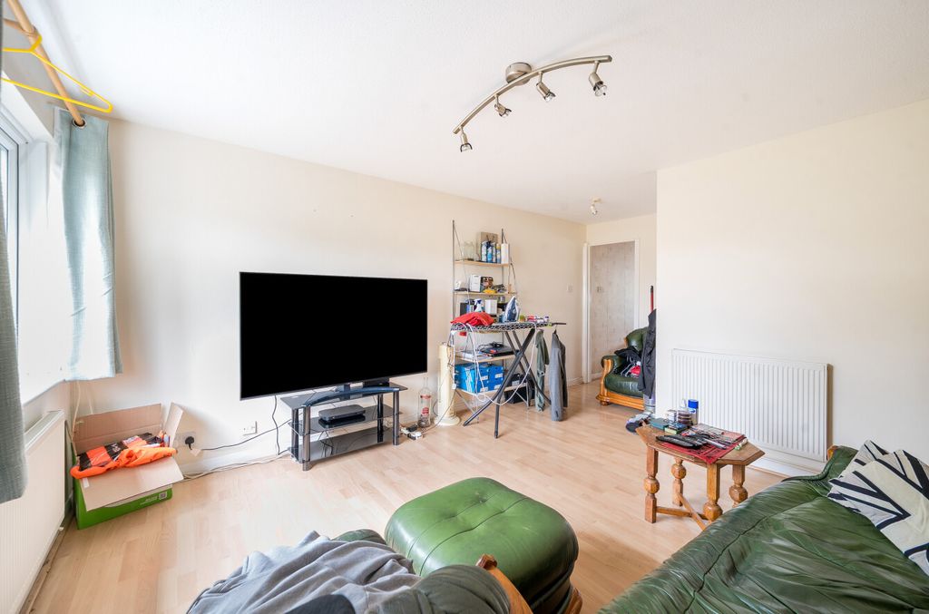 Property photo 3 of 12 1442245-10-69E0A3...