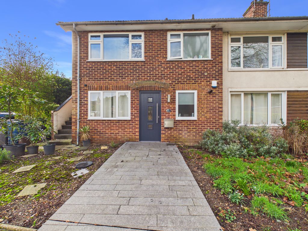 Property photo 1 of 10 Cam01984G0-Pr0556-Still001