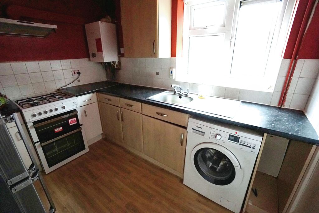 Property photo 2 of 11 Kitchen