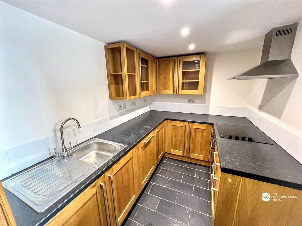 Property photo 2 of 10 Kitchen