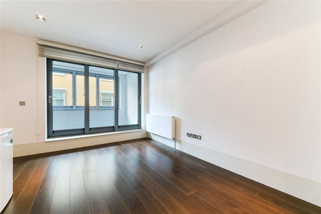 Property photo 2 of 15 Slingsby Place