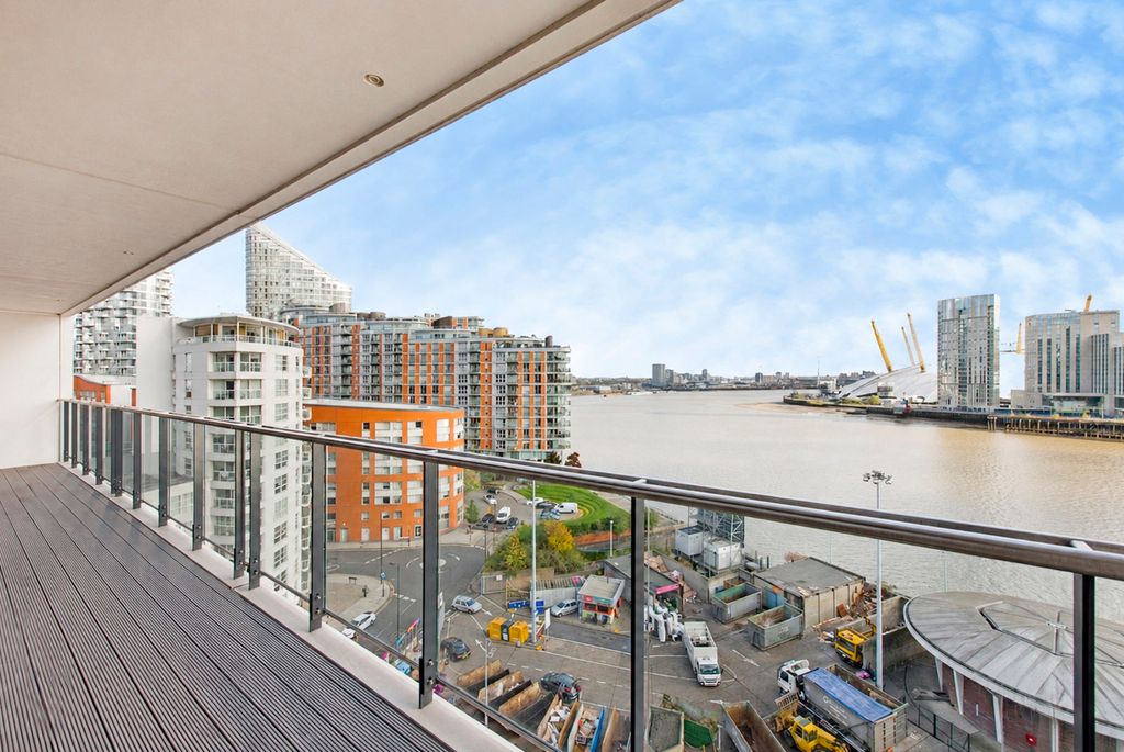 Property photo 2 of 17 Balcony