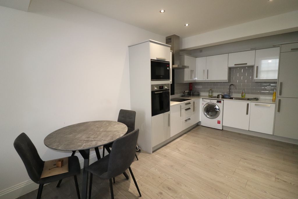 Property photo 3 of 11 Photo 03