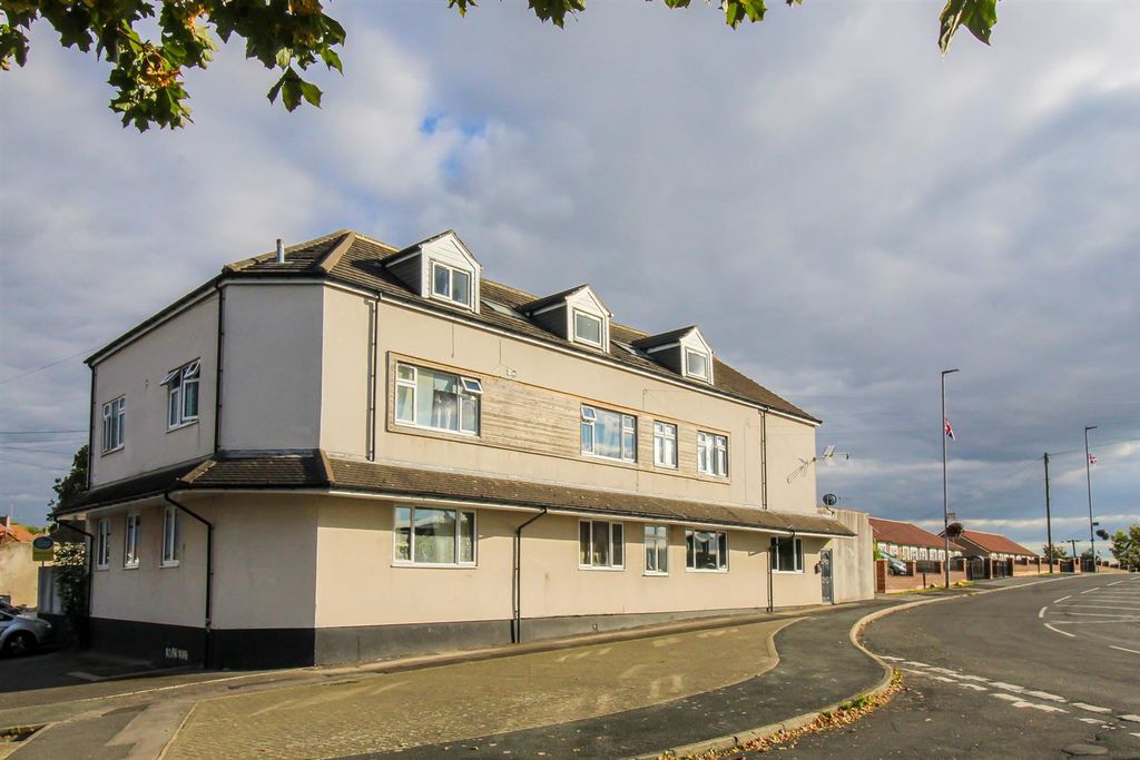 Property photo 1 of 8