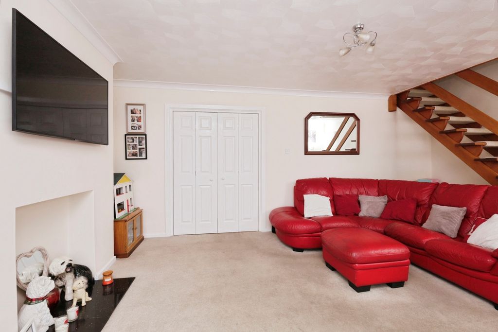 Property photo 2 of 17 Photo