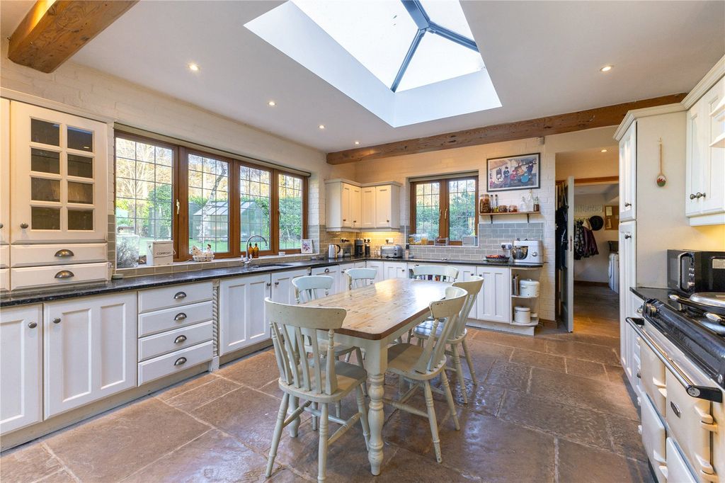 Property photo 3 of 19 Kitchen