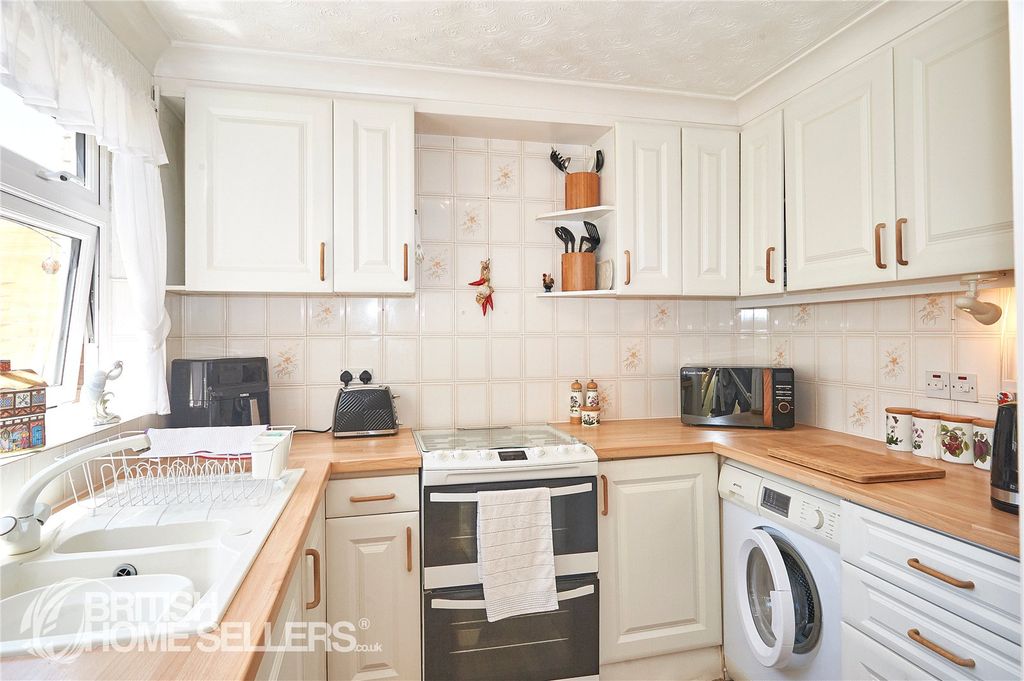 Property photo 2 of 13 Picture No. 11
