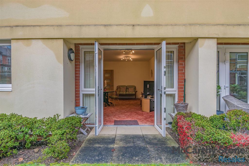 Property photo 3 of 19 8677993-Exterior03.Jpg