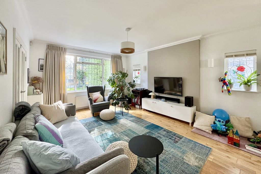 Property photo 2 of 27