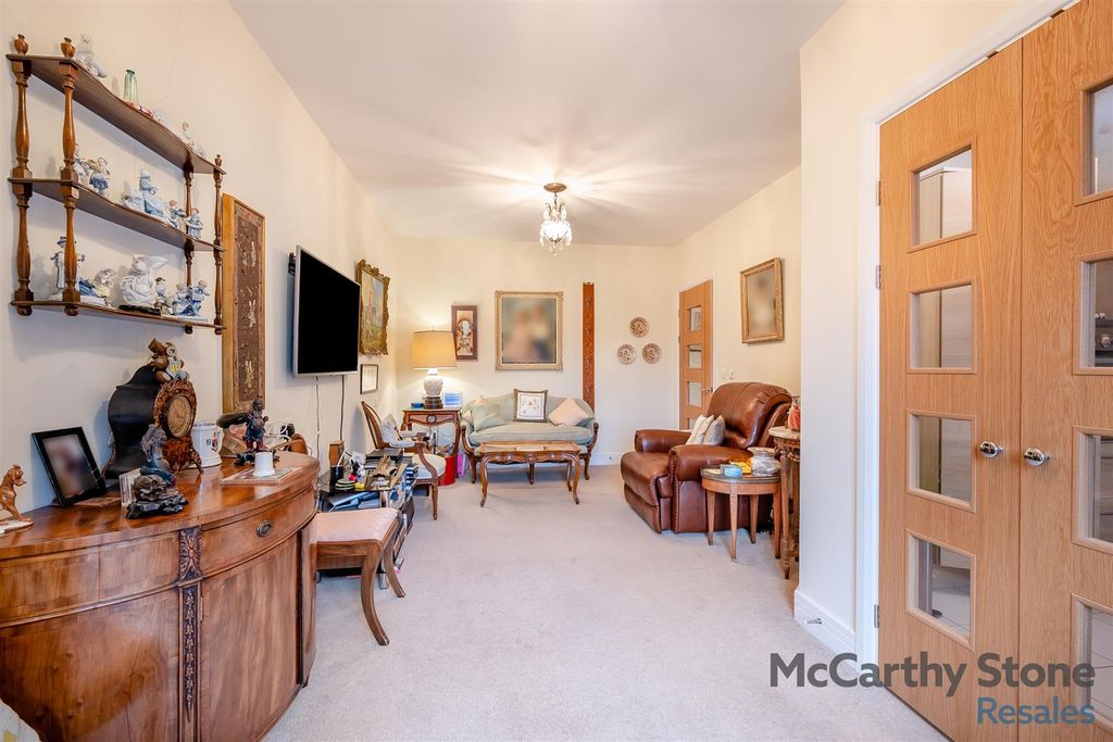 Property photo 3 of 34 8632932-Interior18.Jpg