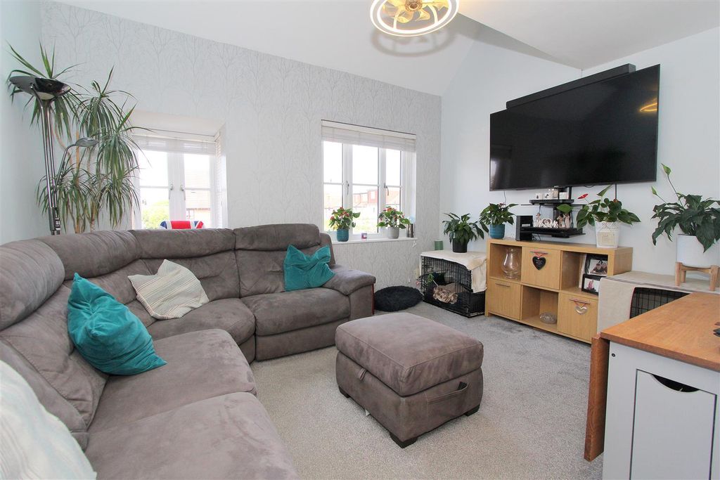 Property photo 2 of 12 Lounge.Jpg