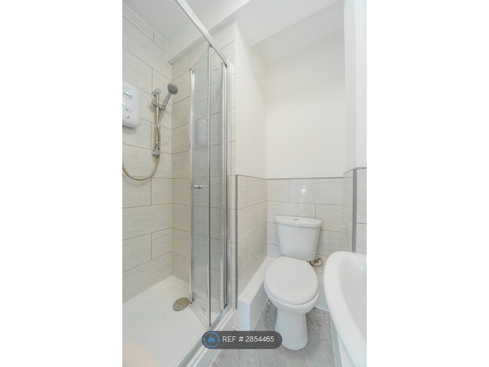 Property photo 3 of 7 Electric Shower And Toliet