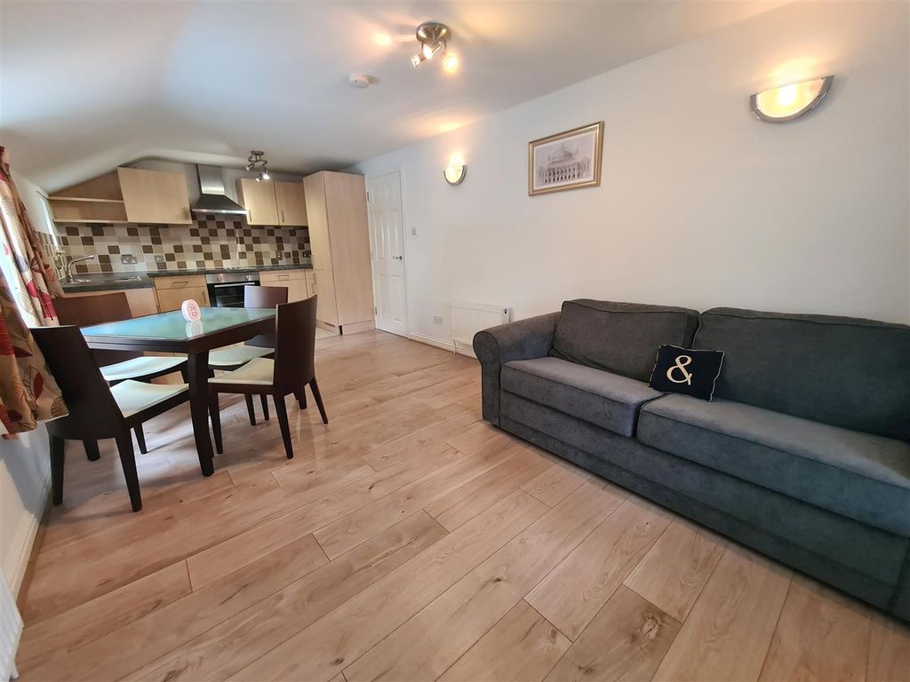 Property photo 3 of 6 1000002216.Jpg