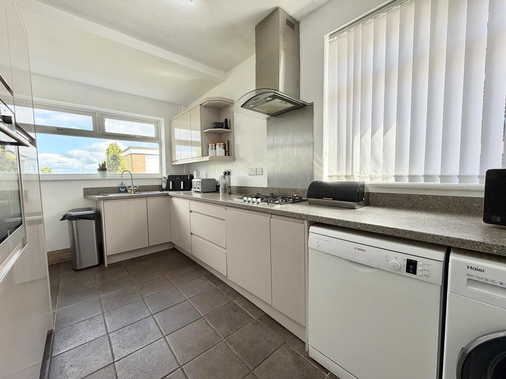 Property photo 2 of 19 Kitchen