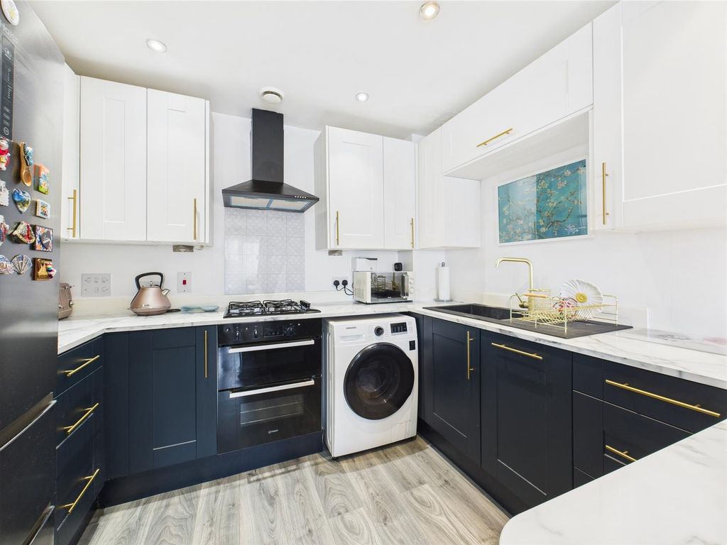 Property photo 3 of 8 Cam05080G0-Pr0096-Still010.Jpg