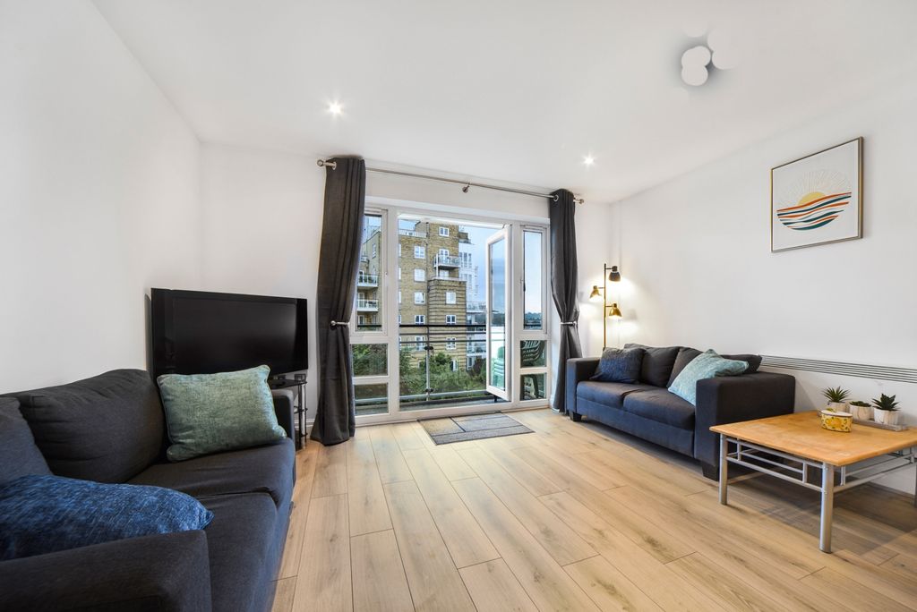 Property photo 2 of 18 St David's Square, I