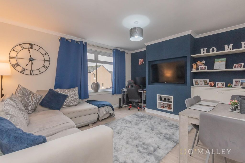 Property photo 3 of 17 Lounge