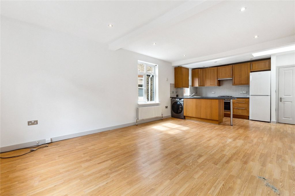 Property photo 3 of 15 Kitchen/Reception