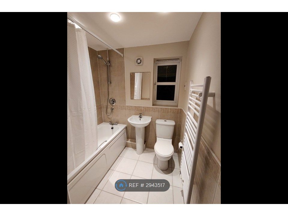 Property photo 2 of 11 Bathroom